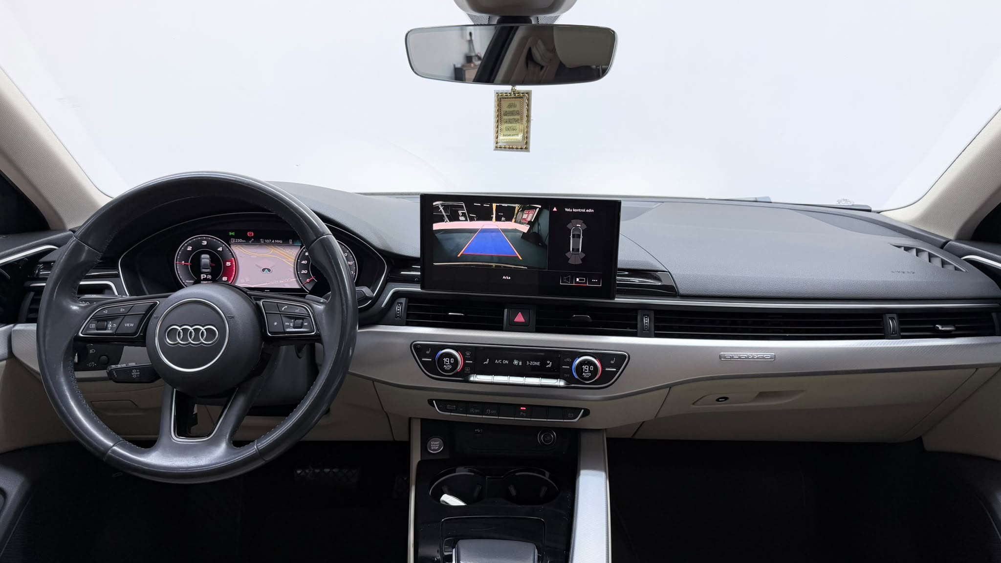 AUDI A4 9